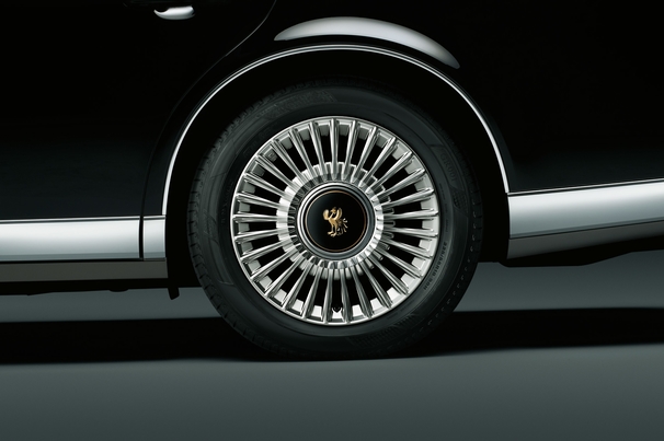 225/55R18 98Hタイヤ&18×7 1/2Jノイズリダクションアルミホイール