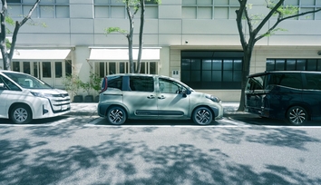 Z（ハイブリッド・2WD・7人乗り）